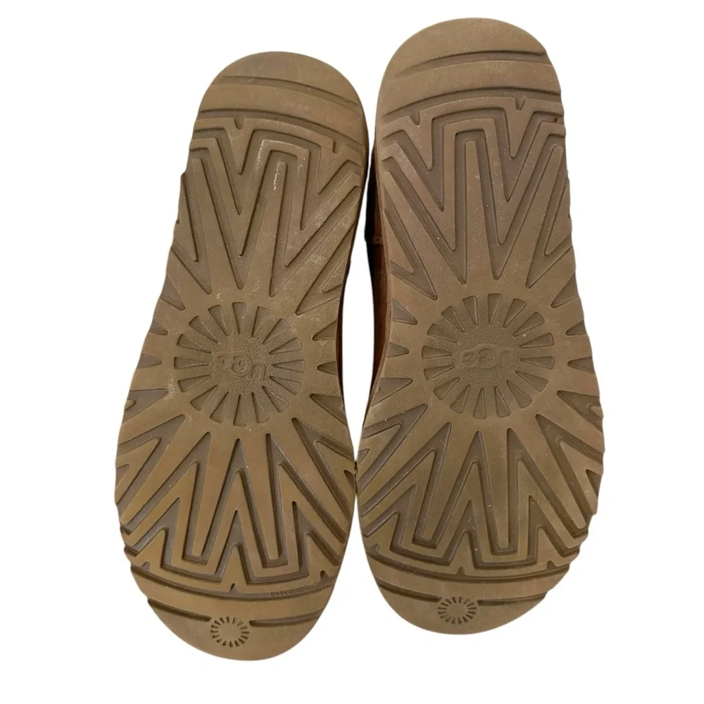 UGG Women's Classic Short II Tan Size 9 - Picture 5 of 7